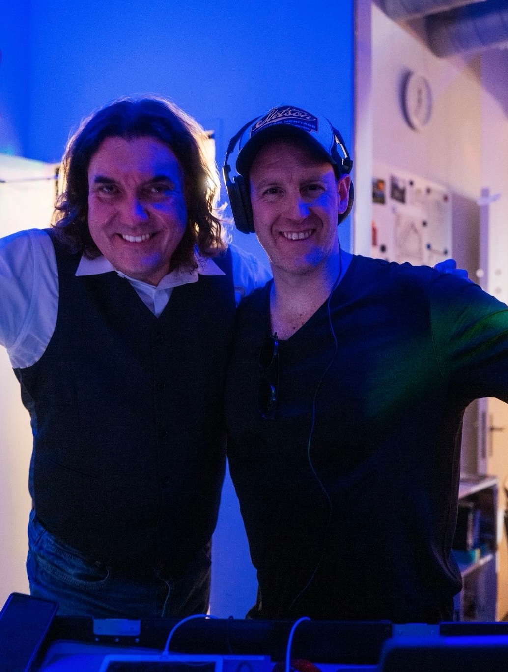 Mike Low & The music family – DJ booth